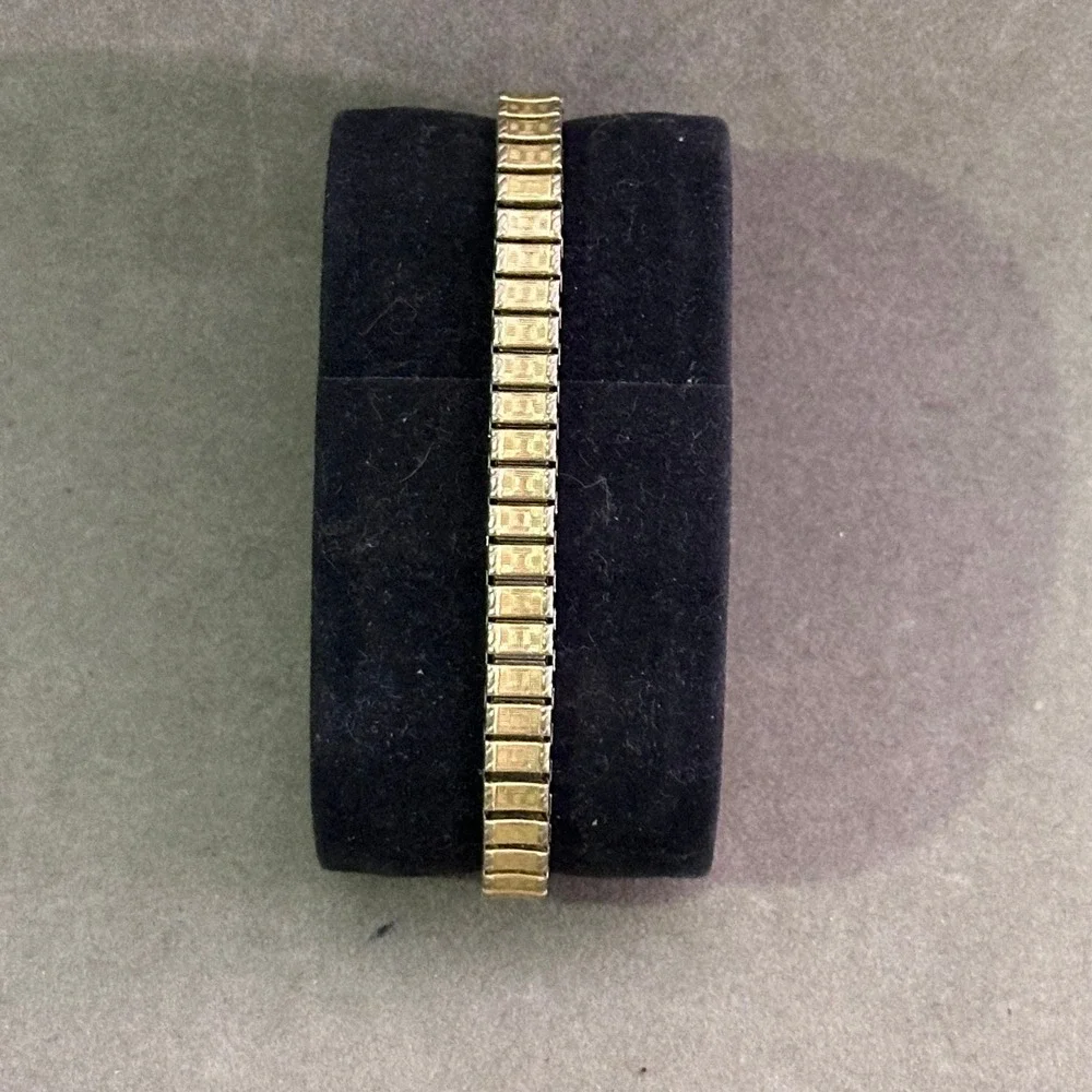 Vintage Jubilee Womens‎ Gold Tone Square Cocktail Watch Expansion Band 12 2576